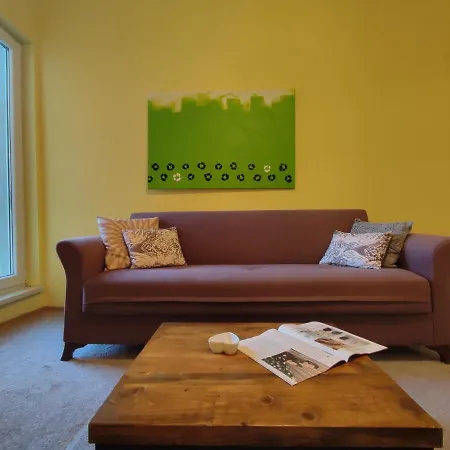 Colourful One-bedroom In A Location 公寓