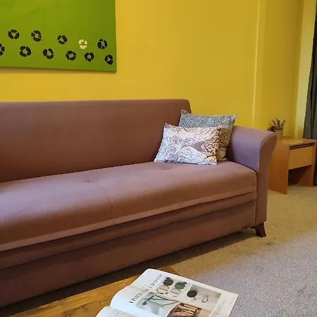 Colourful One-bedroom In A Location *
