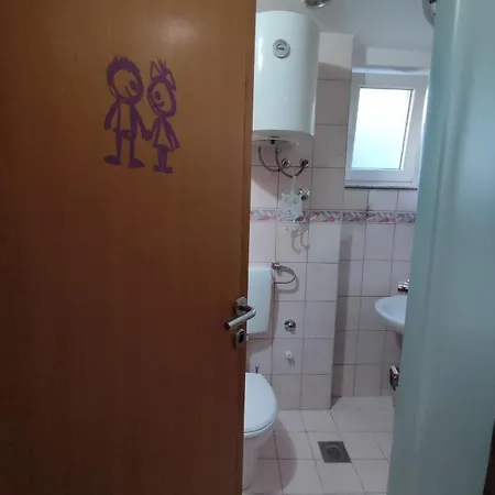 Colourful One-bedroom In A Location 公寓